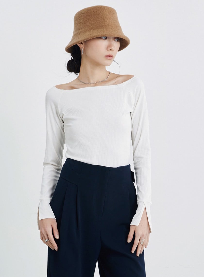 方領坑條合身針織上衣